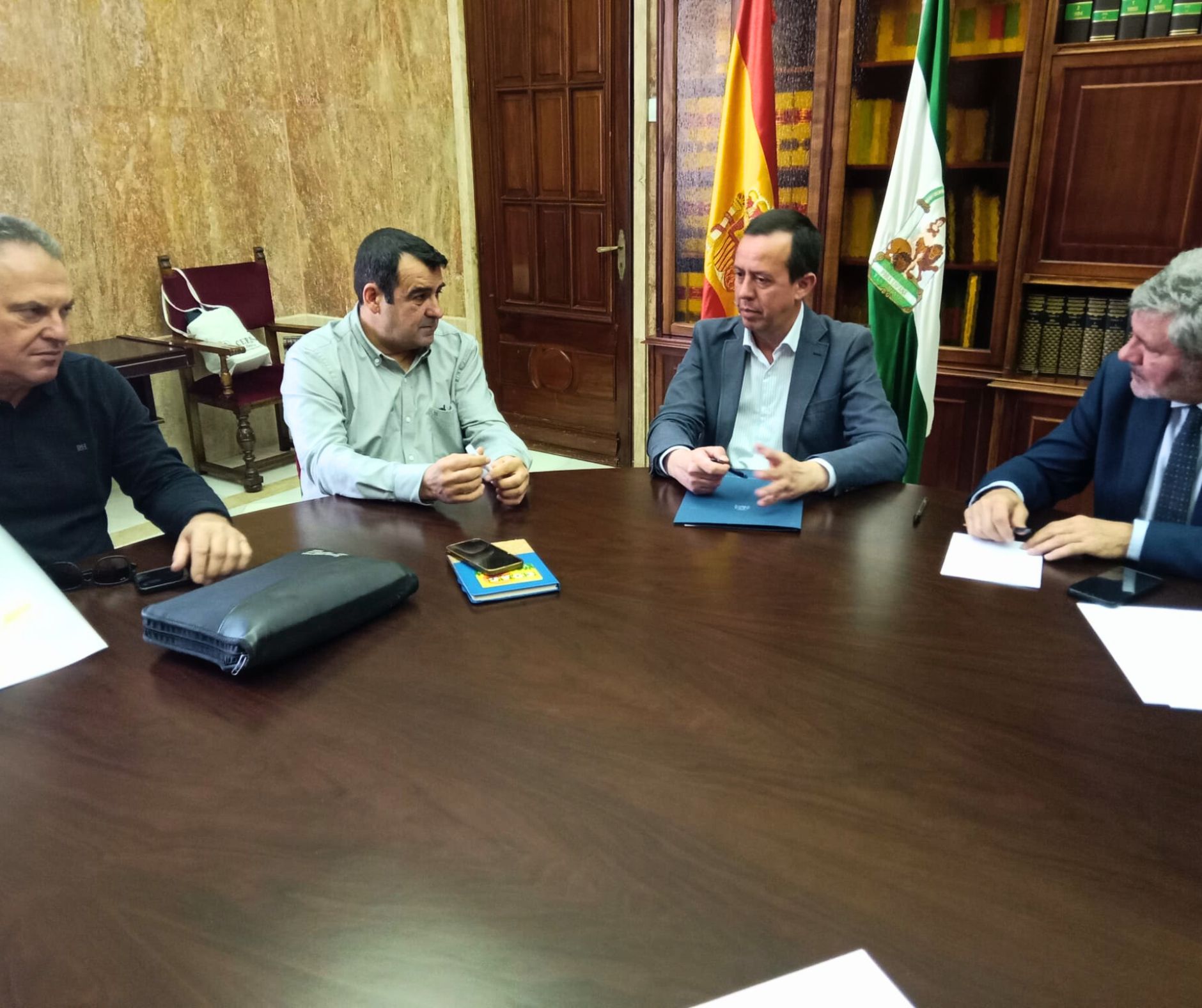 Lee más sobre el artículo COAG Almería se reúne con el subdelegado del Gobierno de Almería y da a conocer algunas de las inquietudes actuales del sector