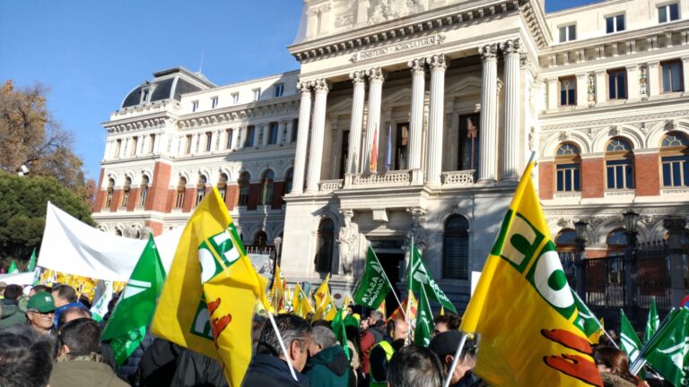 Lee más sobre el artículo COAG pedirá mañana a Planas una prioridad absoluta del agricultor profesional e independiente frente a los fondos buitres en la Ley de Agricultura Familiar